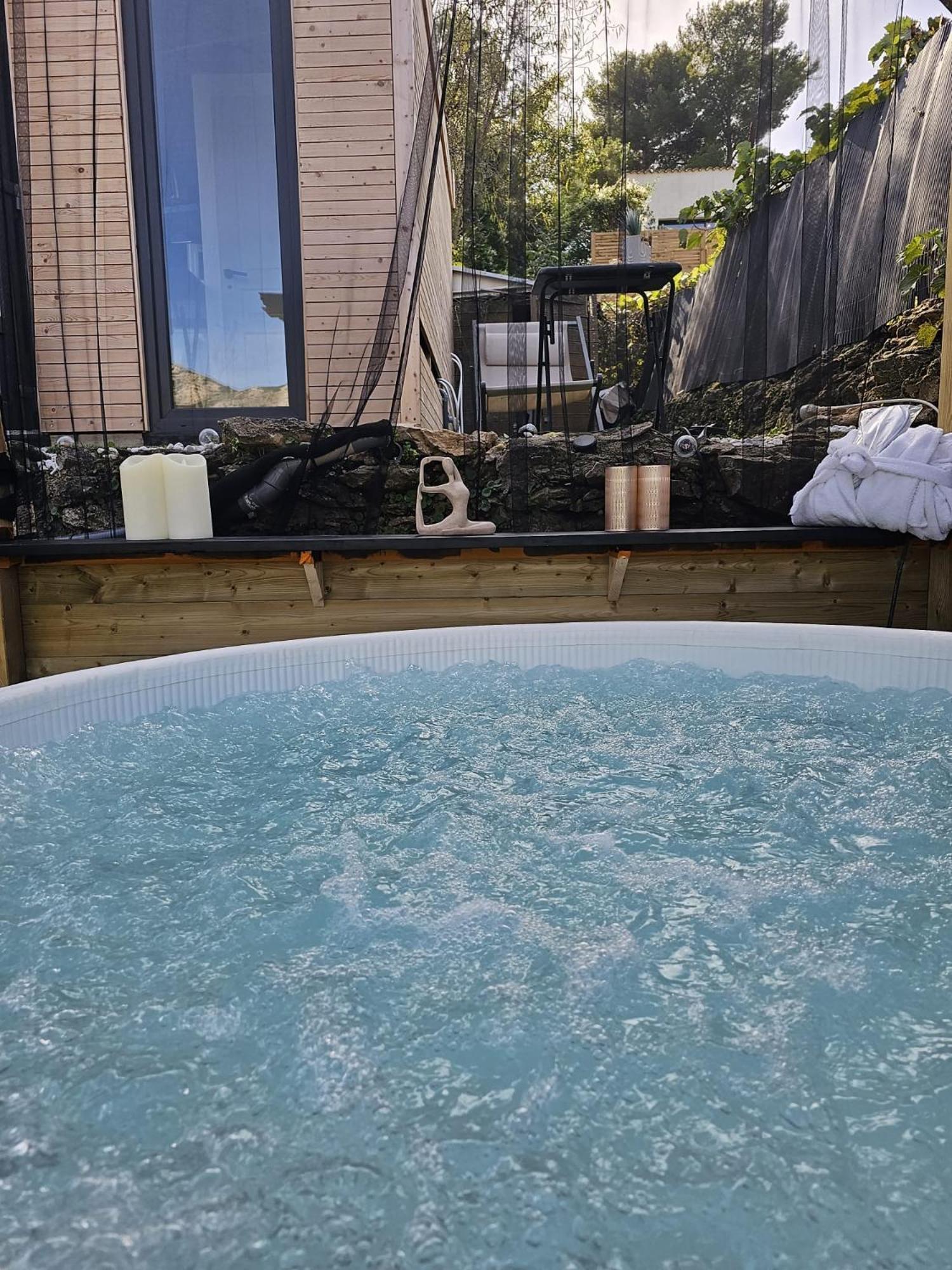 Le Nid Des Calanques Et Son Jacuzzi Apartment Marseille Bagian luar foto