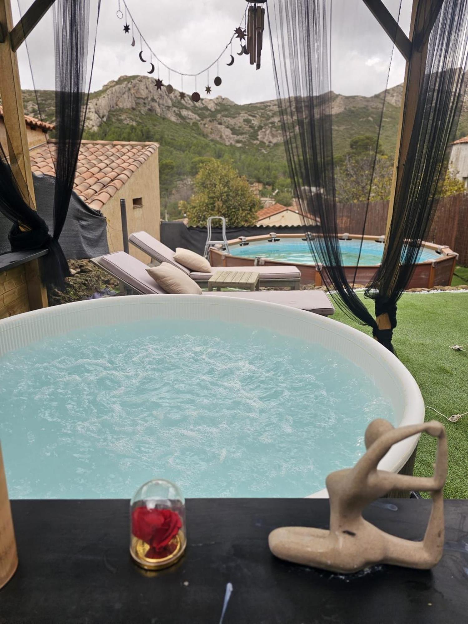 Le Nid Des Calanques Et Son Jacuzzi Apartment Marseille Bagian luar foto